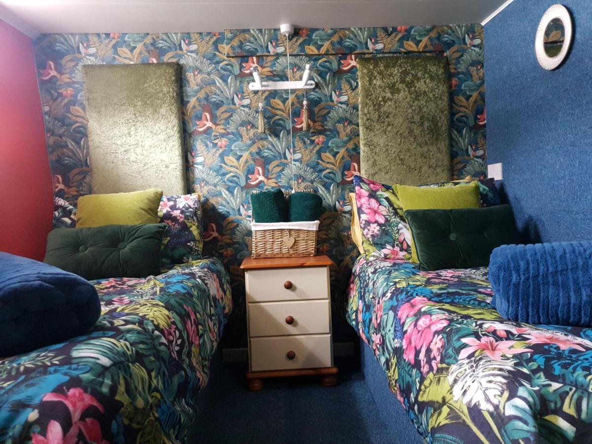 Jasmine Coral Jay Boutique Boatel Ocean Village Gibraltar Habitación foto