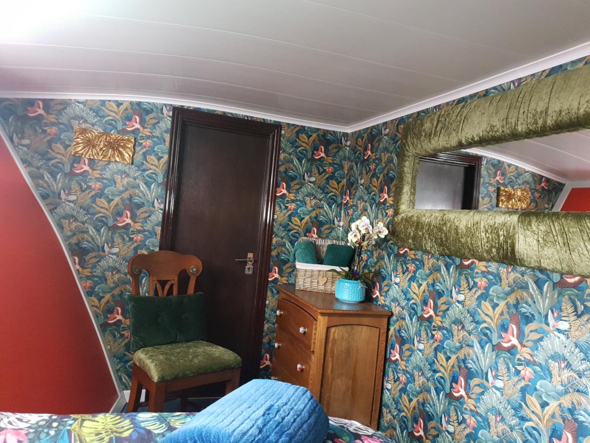 Jasmine Coral Jay Boutique Boatel Ocean Village Gibraltar Habitación foto