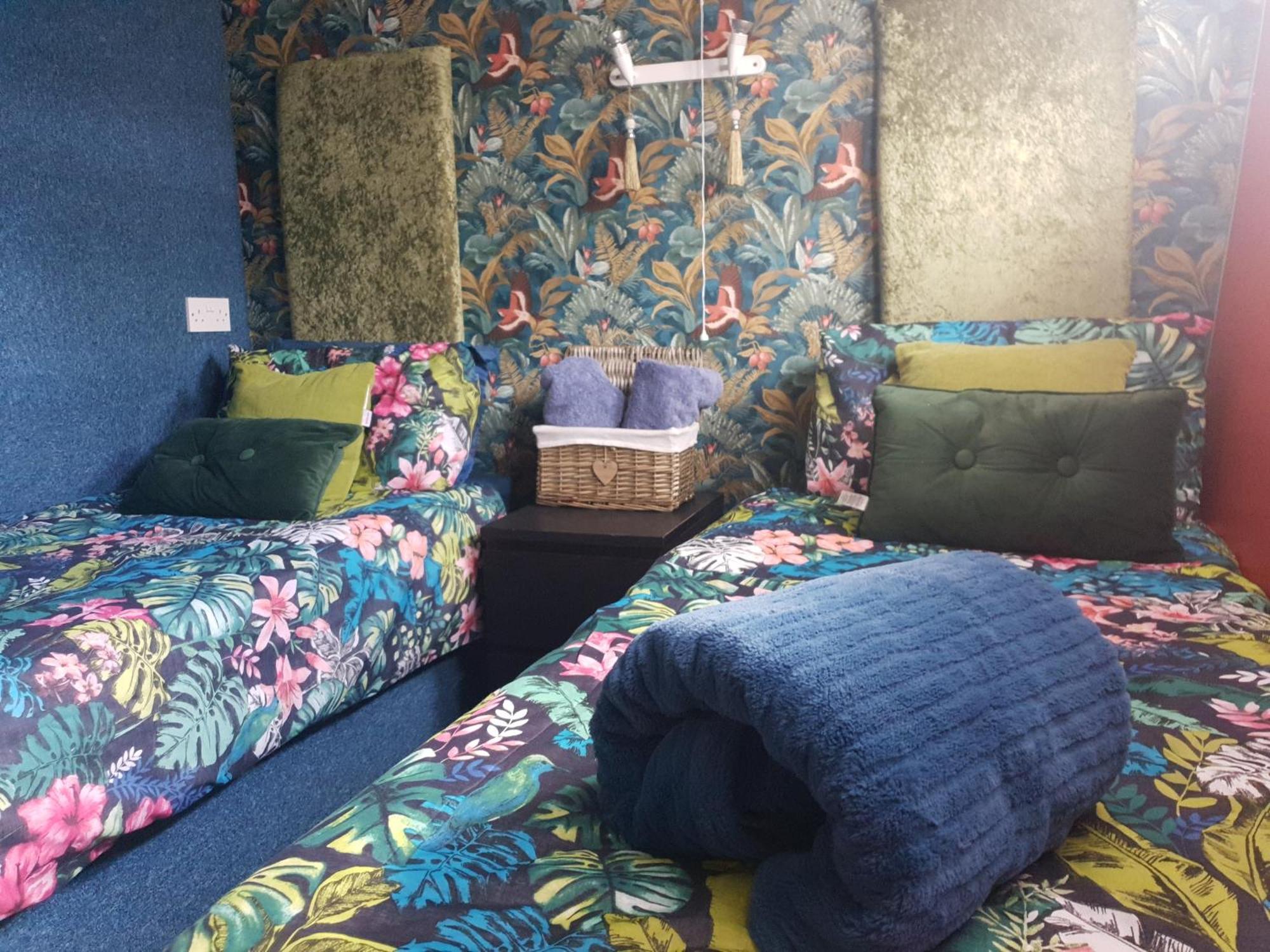 Jasmine Coral Jay Boutique Boatel Ocean Village Gibraltar Habitación foto