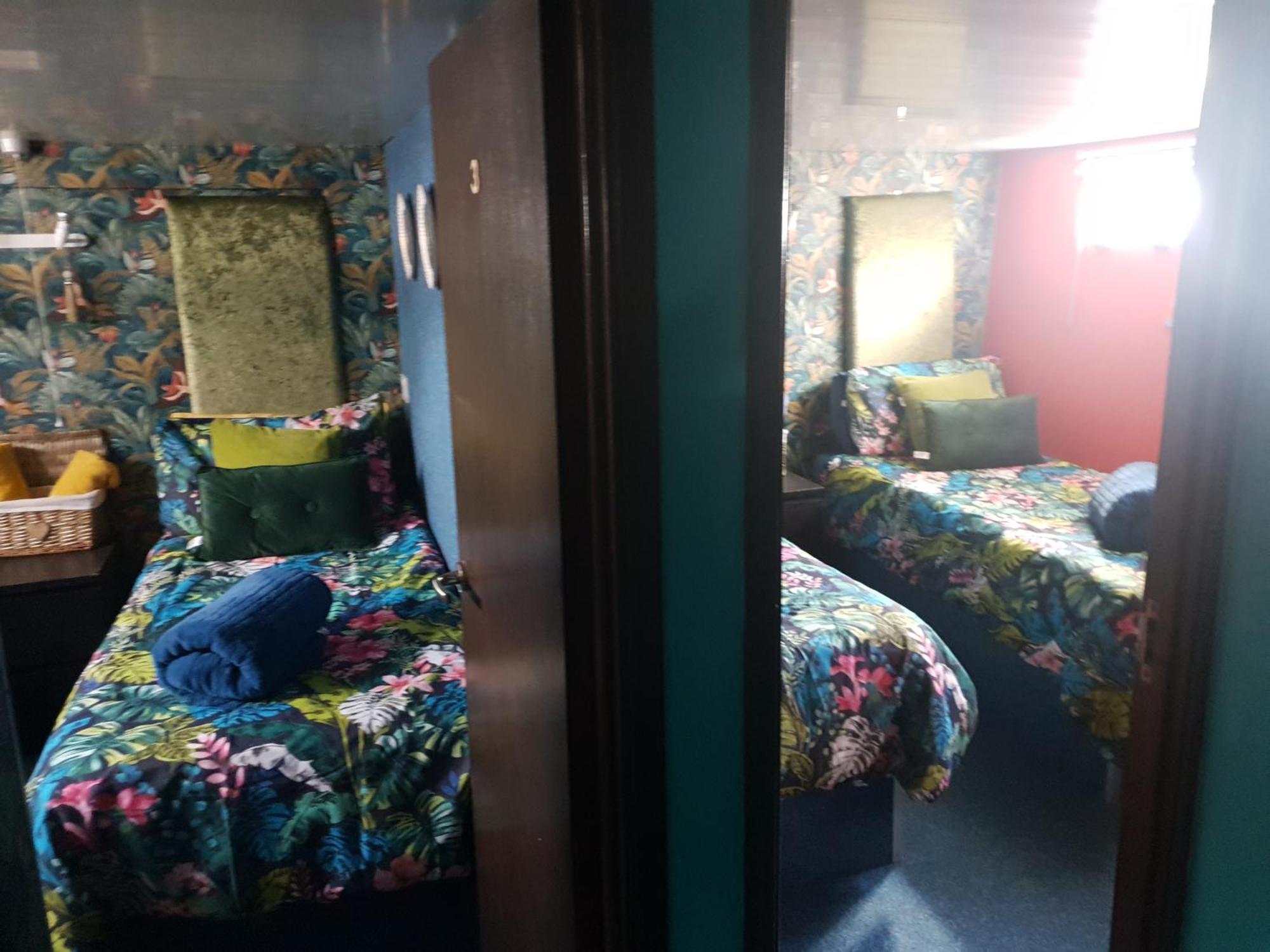 Jasmine Coral Jay Boutique Boatel Ocean Village Gibraltar Habitación foto