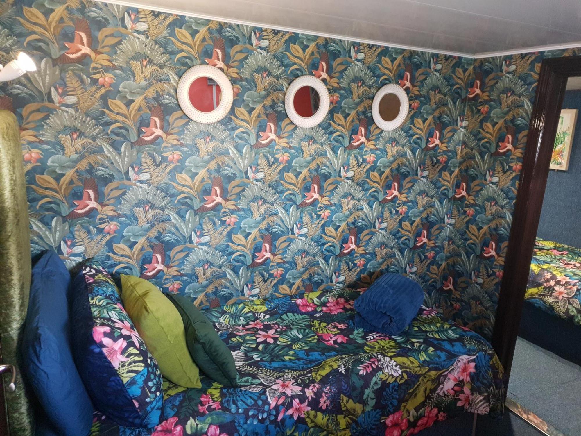 Jasmine Coral Jay Boutique Boatel Ocean Village Gibraltar Habitación foto