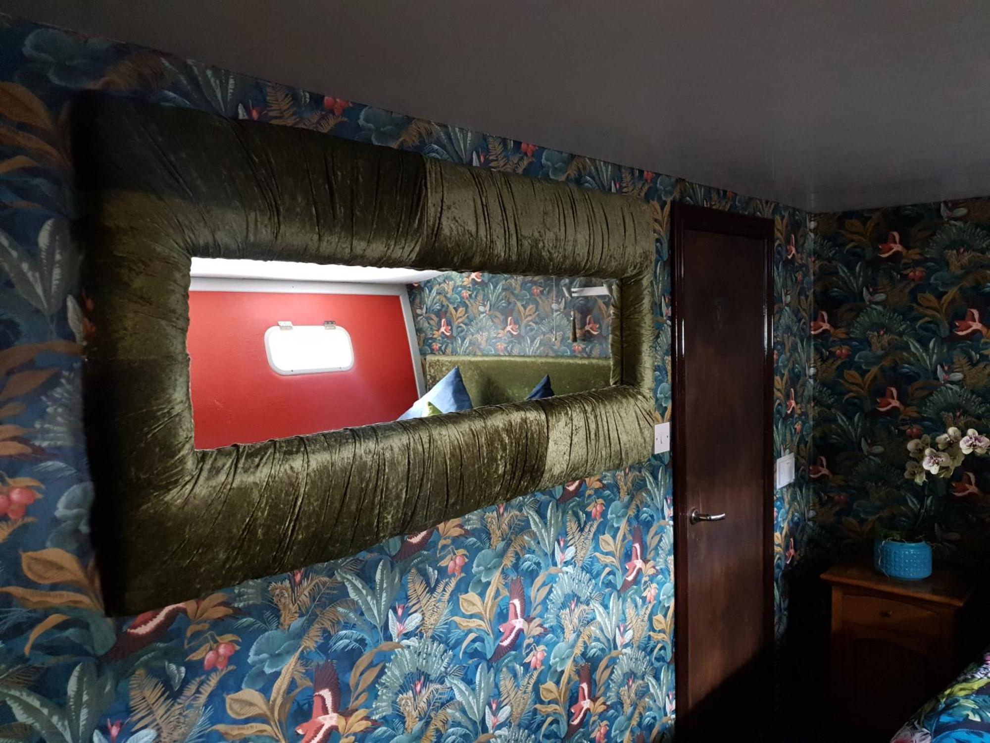 Jasmine Coral Jay Boutique Boatel Ocean Village Gibraltar Habitación foto